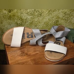 Sorel Womens White and Silver 'Ella II' Gladiator Sandals Sz 8.5